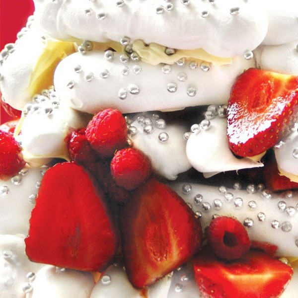 Christmas Meringue with Berries