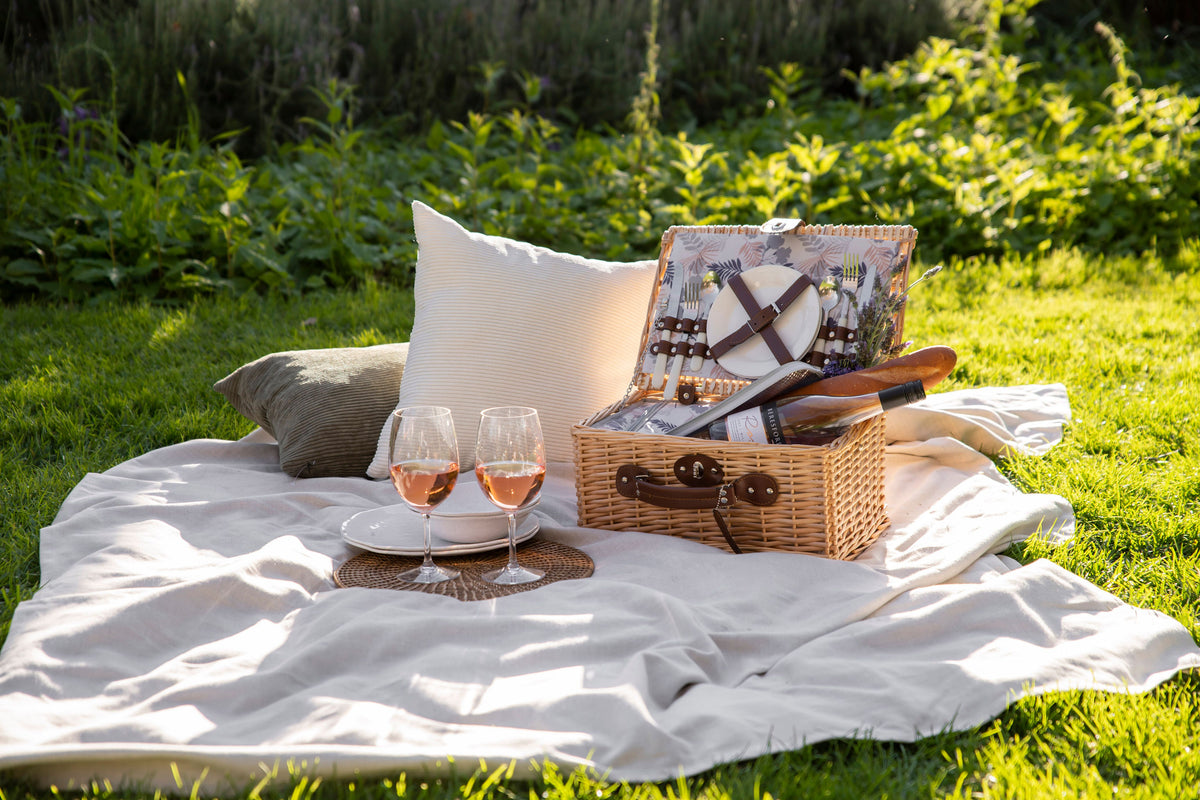 10 Essential Items to Pack in Your Picnic Basket – Wheel&Barrow Home