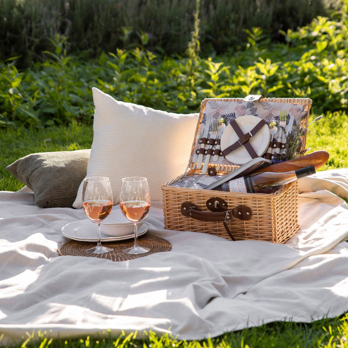 10 Essential Items to Pack in Your Picnic Basket