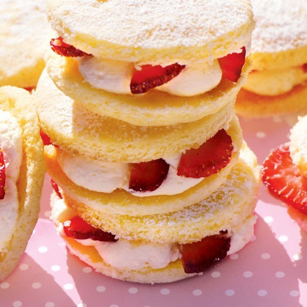 Lemon Whoopie Cakes