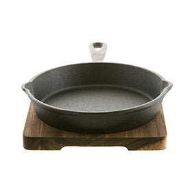 Cast Iron Skillet with Acacia Trivet