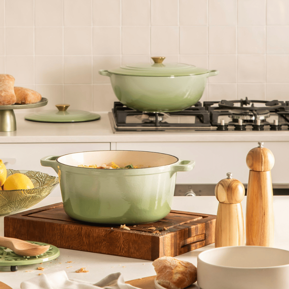 Ombre Pale Green Round 25.5cm 4.6L Cast Iron Casserole Pot