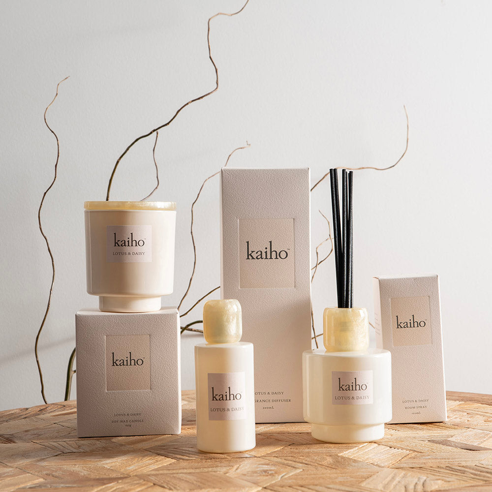 kaiho™ Lotus & Daisy 235g Candle