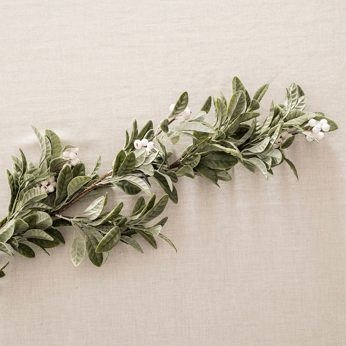 Garland with Leaves & White Berries 180cm