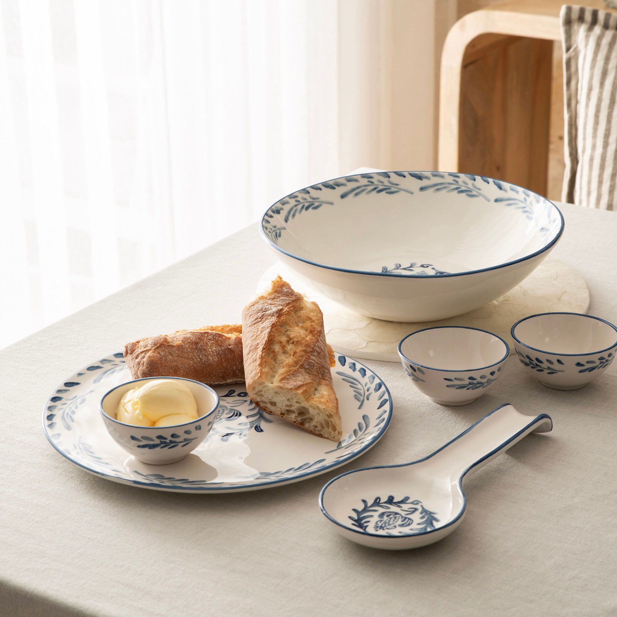 Blue Leaf Round 31cm Ceramic Platter