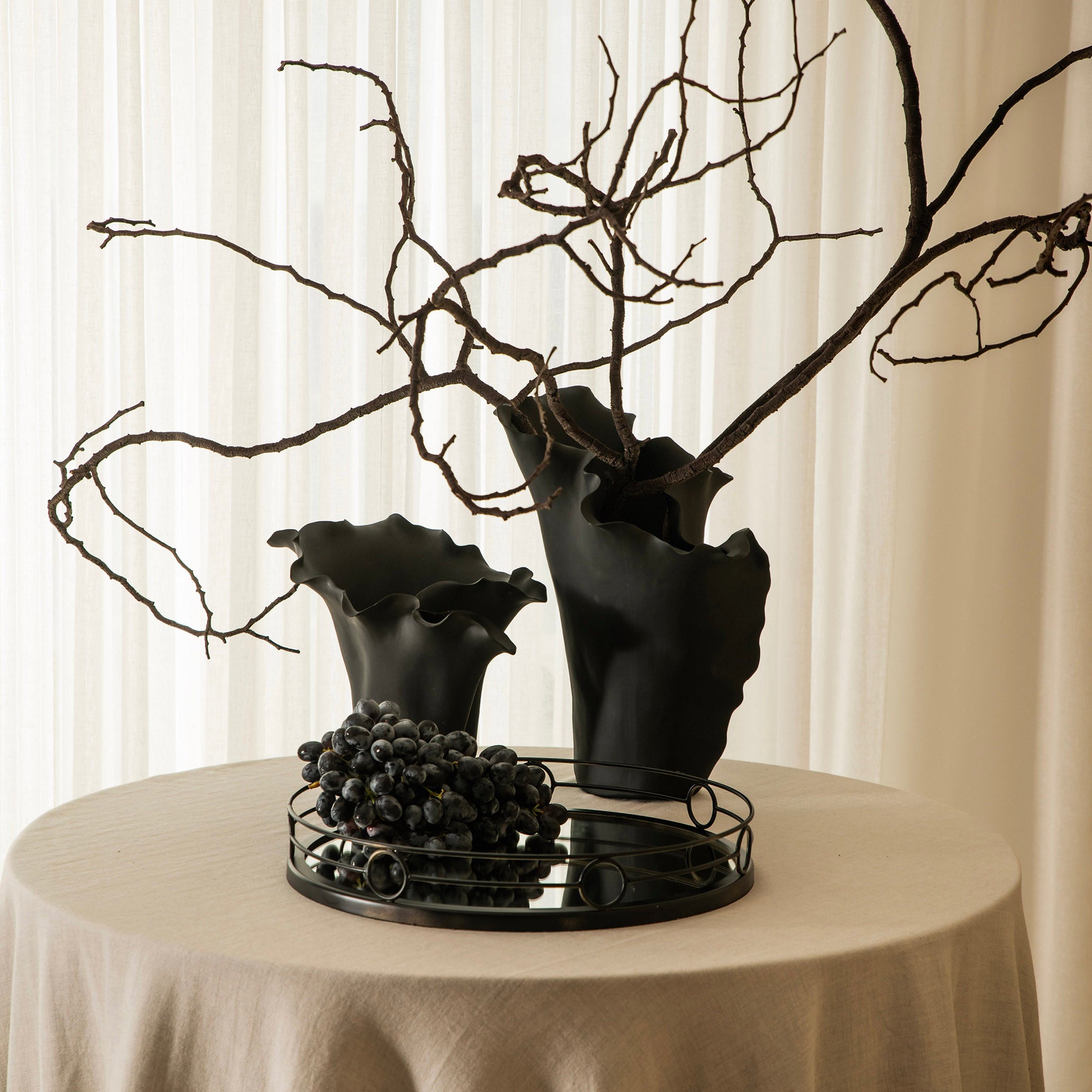 Black Flounced 29x26x27cm Ceramic Vase