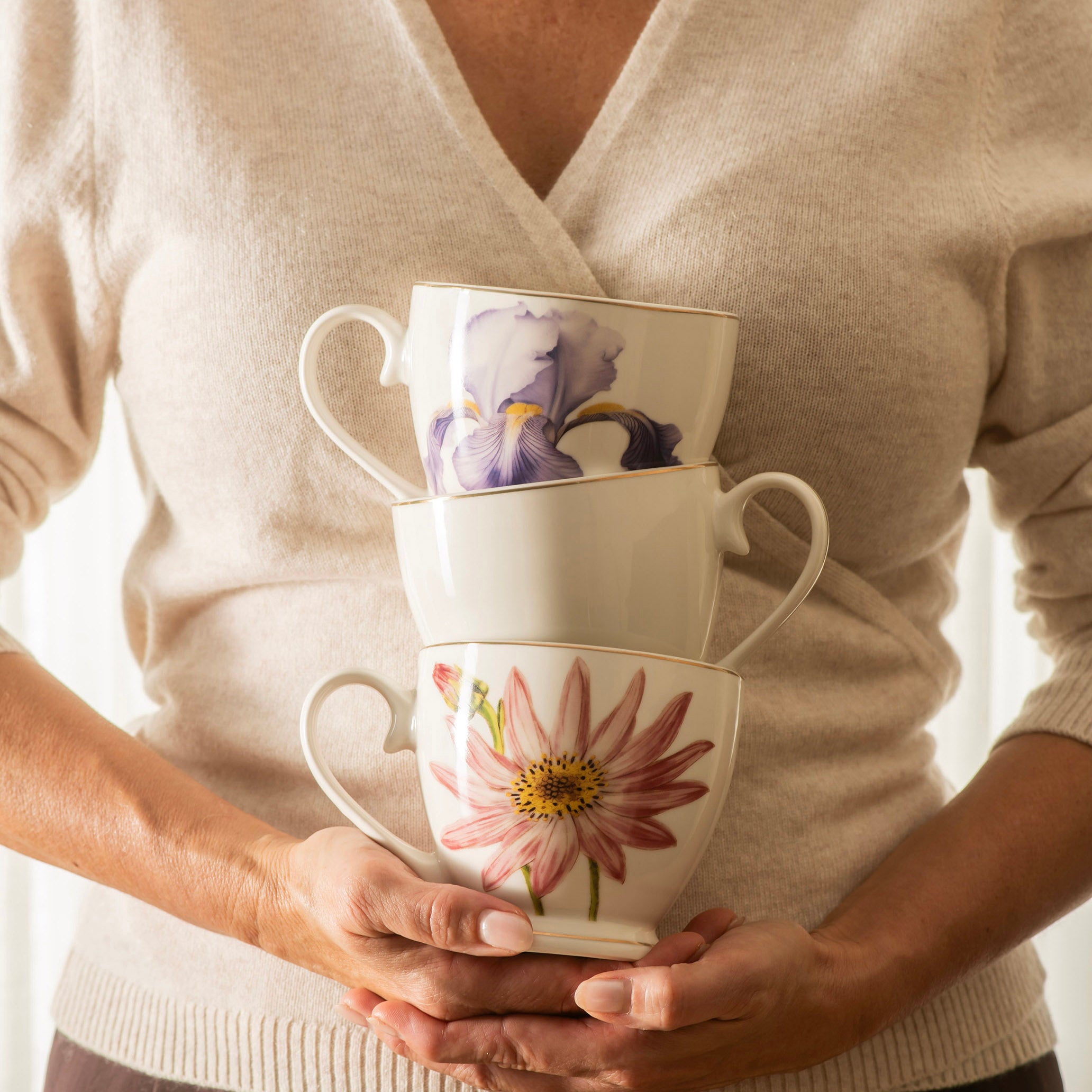 Chrysanthemum 400mL New Bone China Pedestal Teacup
